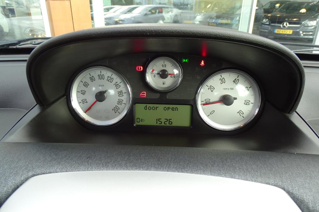 Lancia Y(psilon) 1.2 argento 60-pk 3-drs