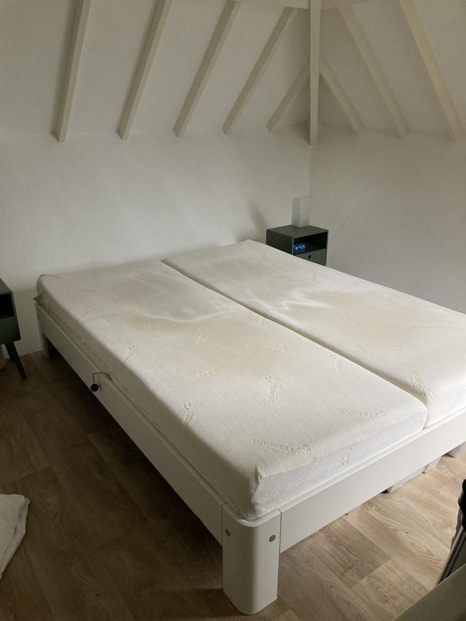 Bed Auping auronde en Tempur matrassen