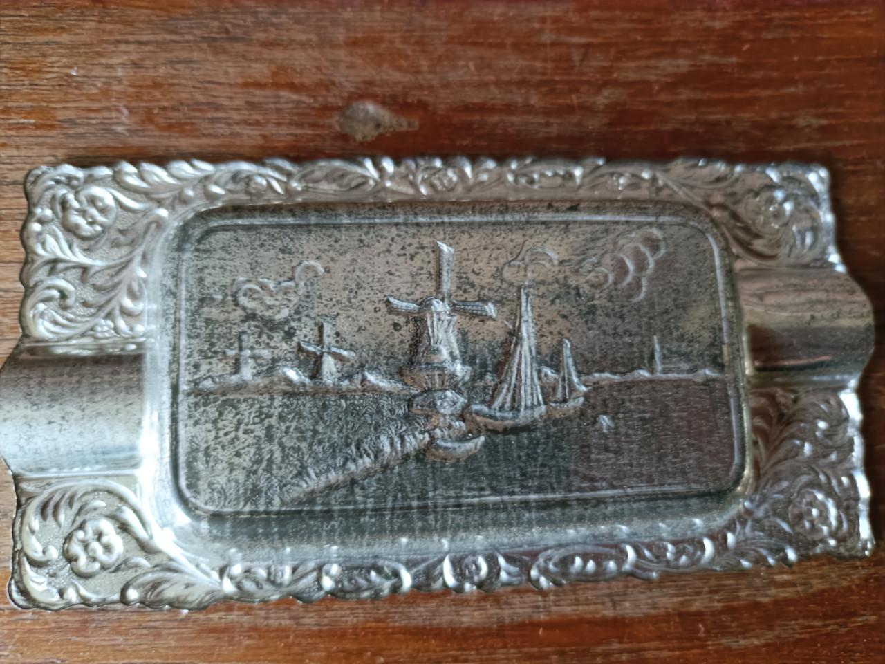 Kleine oude asbakjes