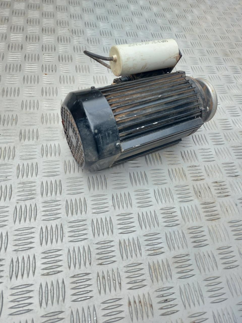 Motor voor zaagmachine 220 volt asgat 30 mm