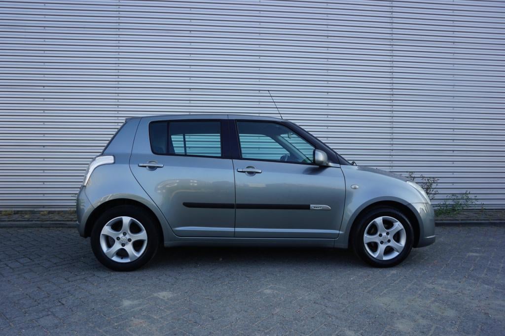 Suzuki Swift 1.3 gls airco / elektr. ramen / lm velgen / nap / apk t/m 07-2