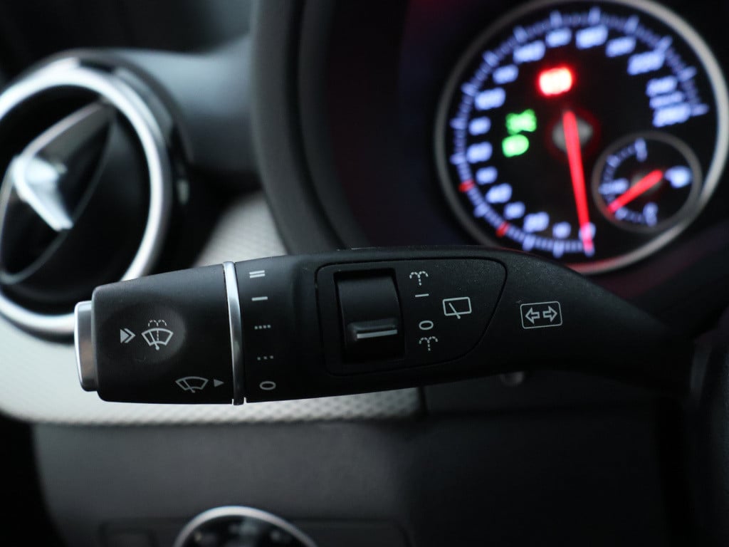 Mercedes-Benz B-Klasse 180 ambition | trekhaak | parkeersensoren | inclusie