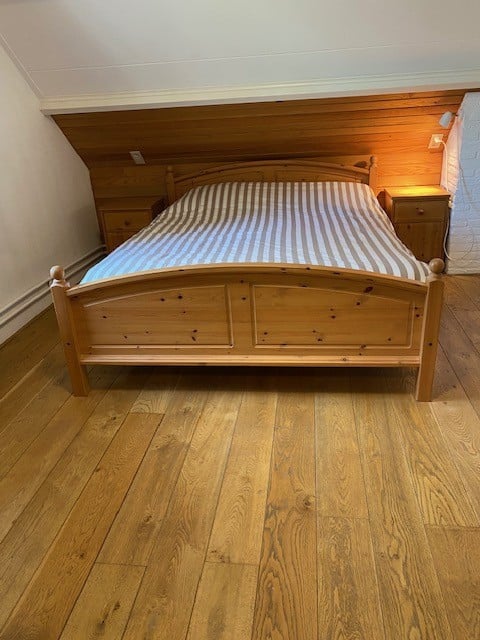 Tweepersoonsbed grenen met ladenkast