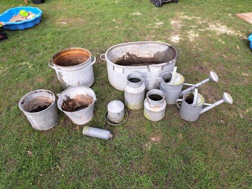 Zinken emmers voor in de tuin