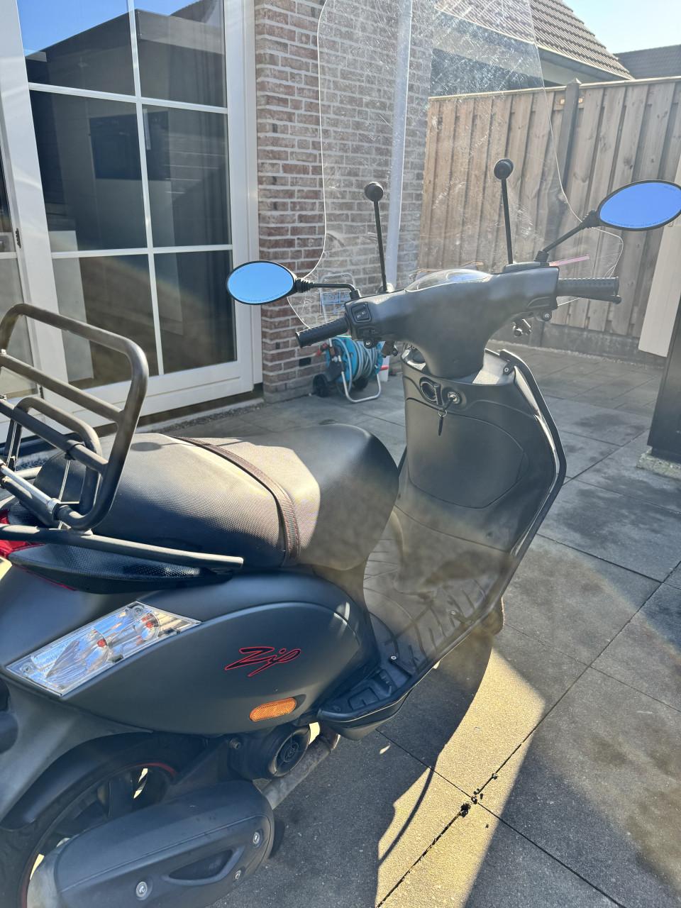 Piaggo Zip 4tact 45km 2023 mat grijs