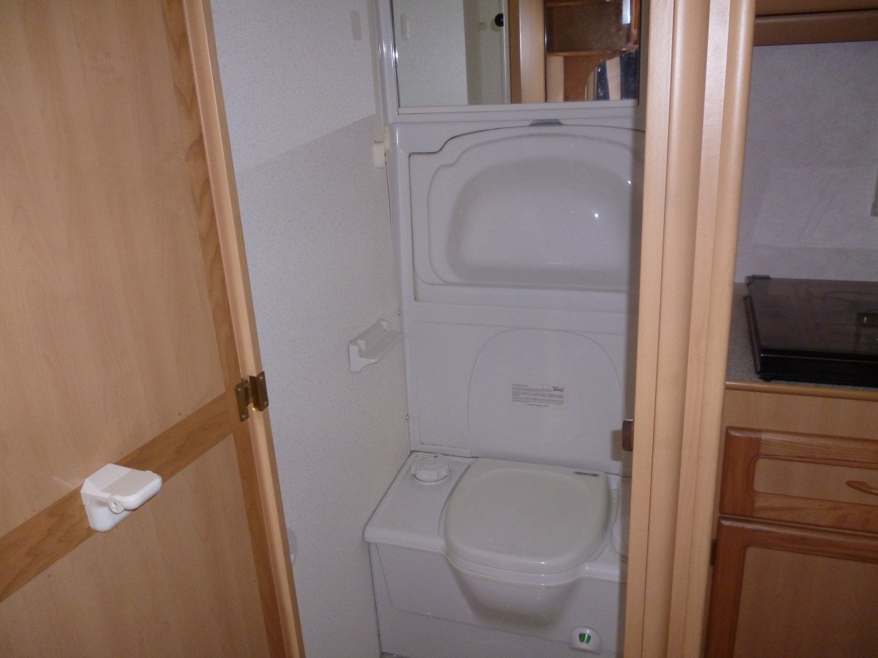 In Pr. St:  HYLANDER 410  PROVENCE   DOREMA LUIFEL MET FRAME EN ZIJSTUKKEN