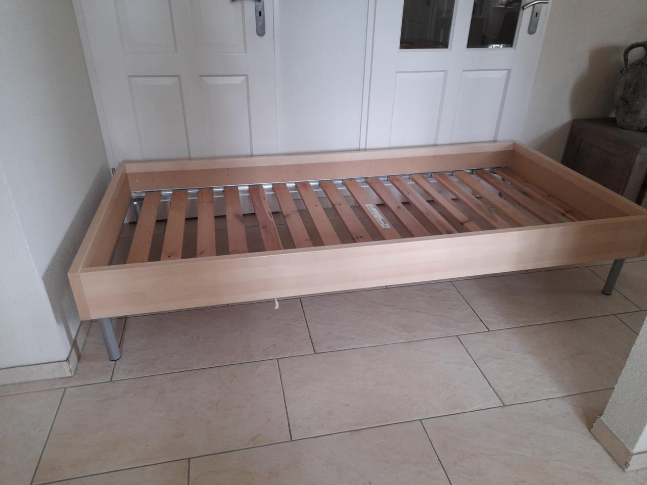 1 persoon bed 90 x 200 (in goede staat )