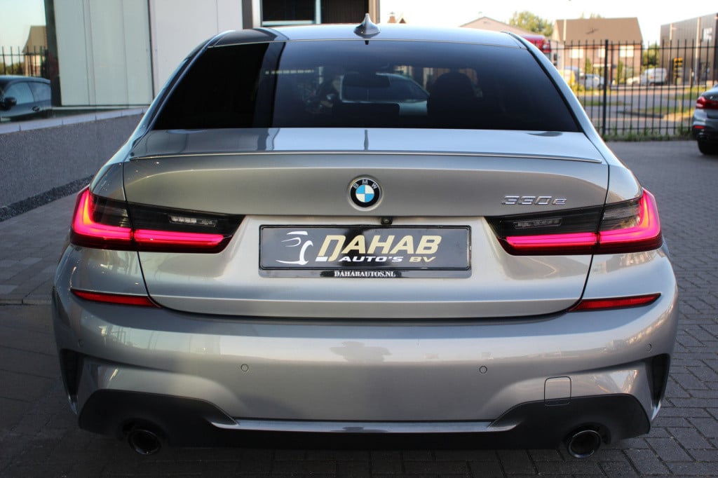 BMW 3-serie 330e high executive m-sport | schuifdak | laser | h&k | el. sto