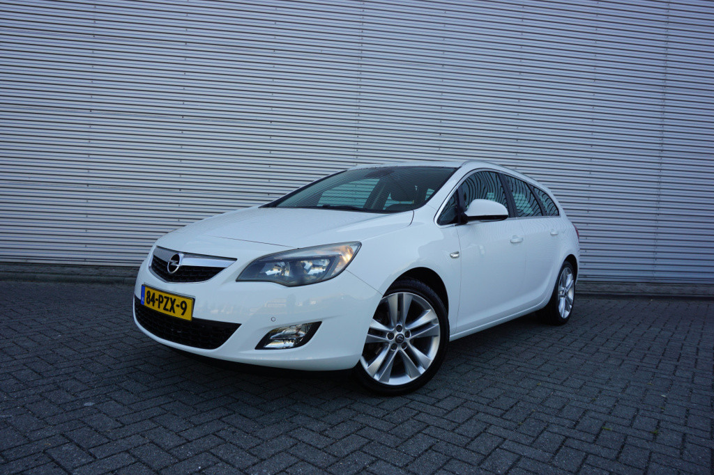 Opel Astra sports tourer 1.4 turbo sport airco / cruise / navi / elektr. ra