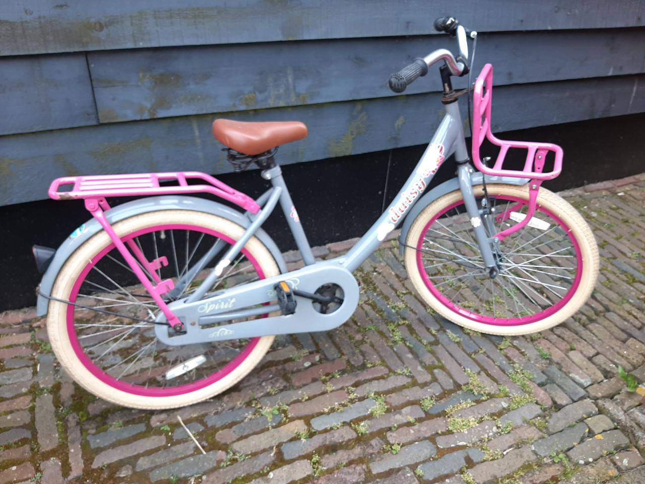 Leuke 22 inch meisjesfiets van Spirit