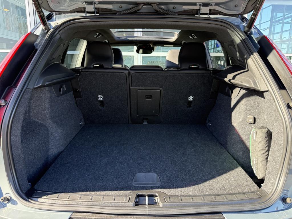 Volvo XC40 t4 211pk recharge r-design| pano| adap.cruise| trekhaak| camera