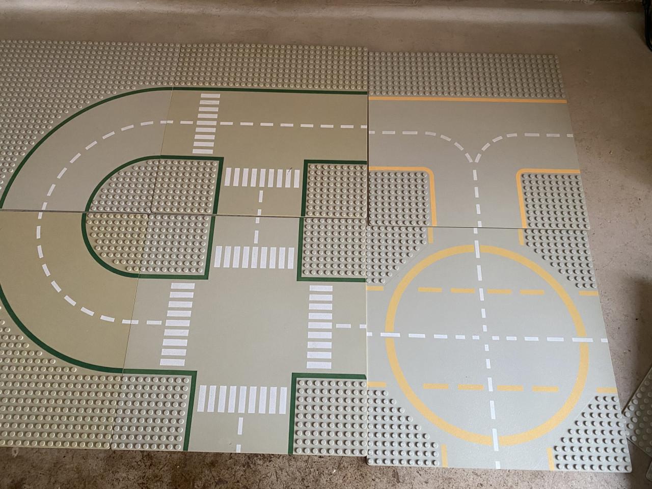 14 lego verkeersplein platen en 2 maanplaten
