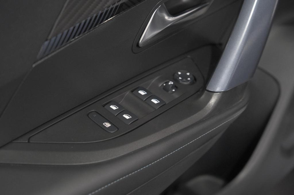 Peugeot 2008 puretech 130 blue lease allure | camera | navigatie | parkeers