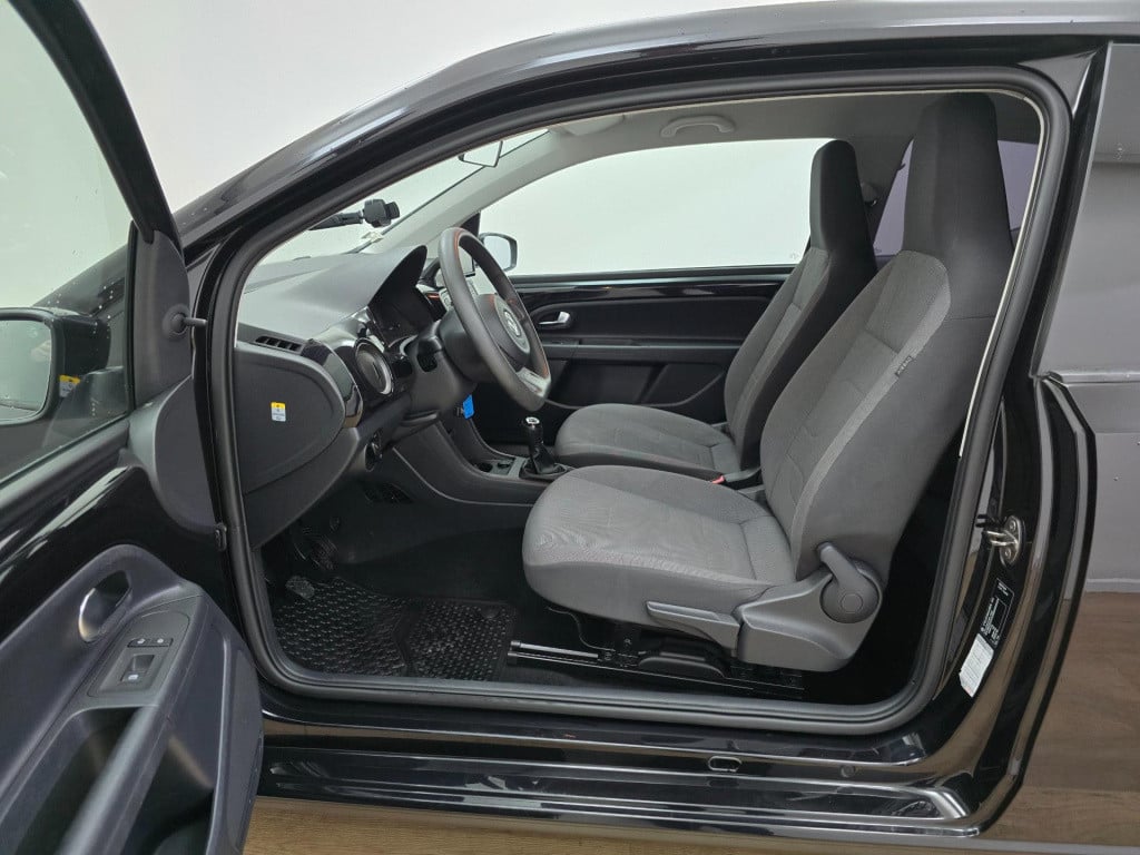 Volkswagen UP! occasion bluemotion met airco en telefoon connecten | tweede