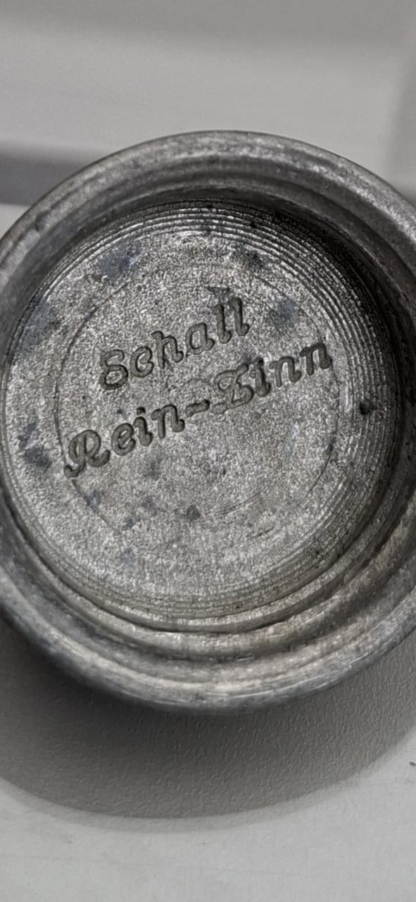 2 x zware sehall Rein- Zinn tin  flessen
