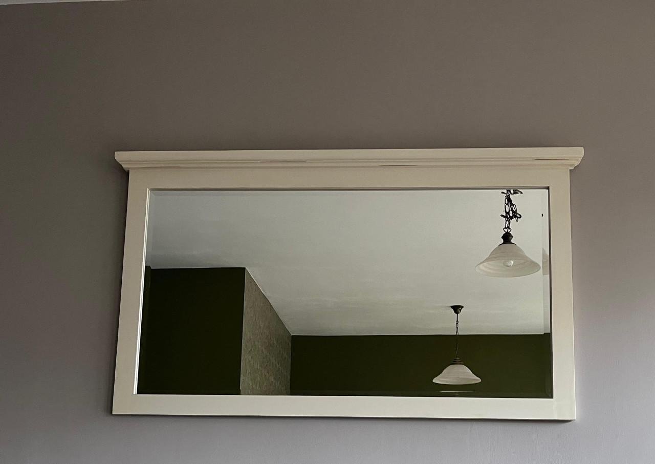 Mooie dressoir met bijpassende spiegel