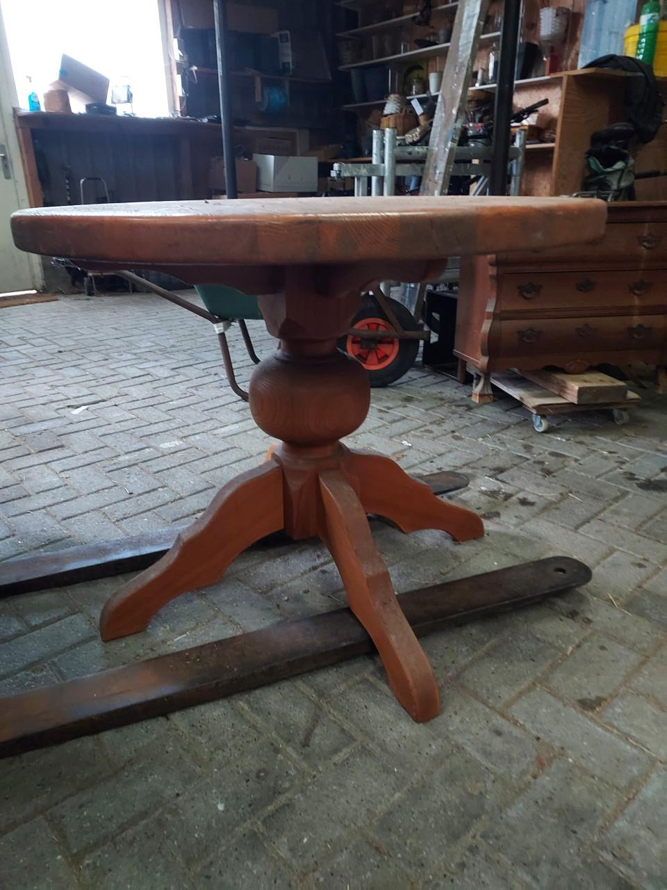 Ronde eiken tafel opknapper