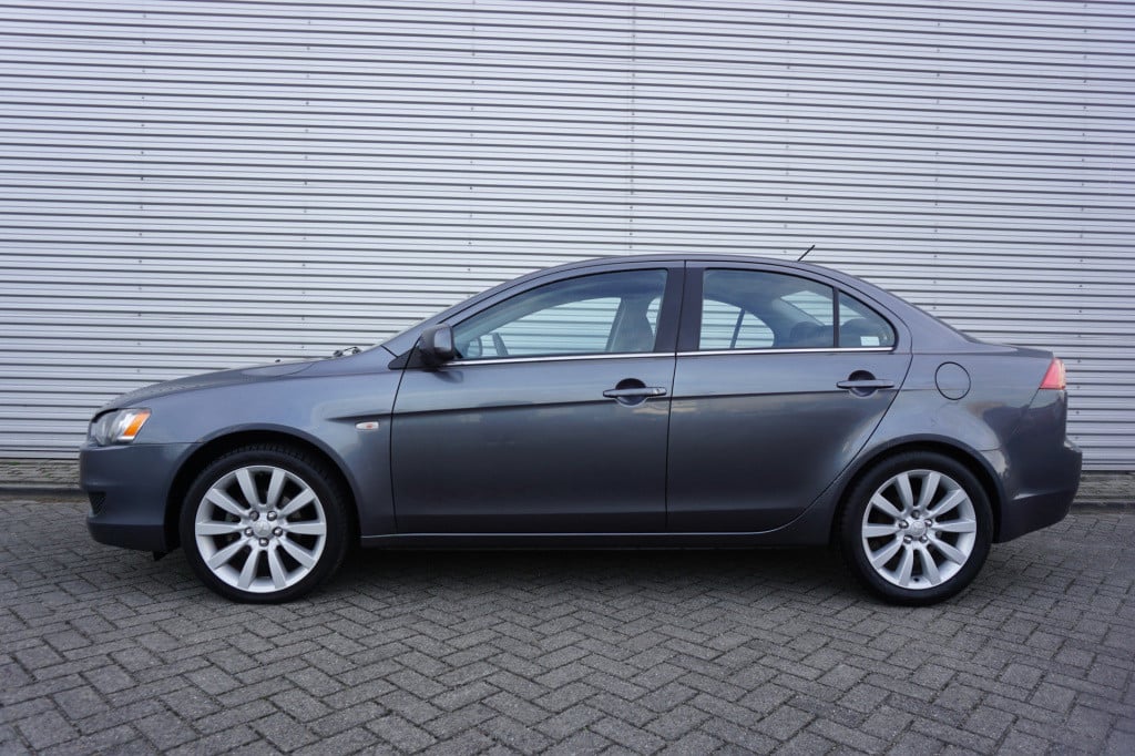 Mitsubishi Lancer sports sedan 1.8 invite airco / cruise / elektr. ramen / 