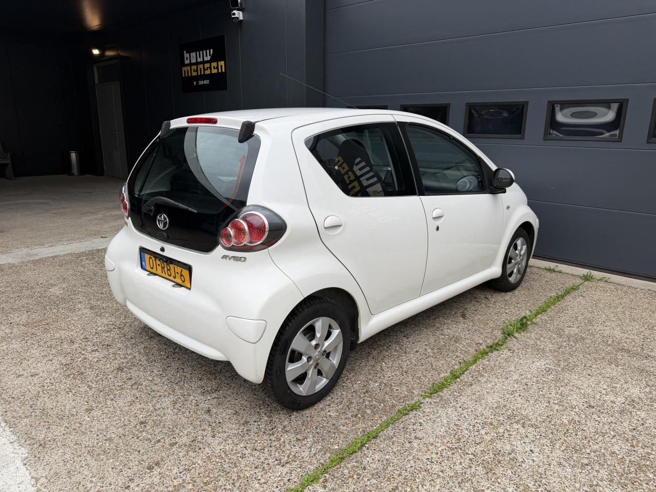 Toyota Aygo 1.0 12V Vvt-i 5DRS Wit 2011 Airco Apk Carplay