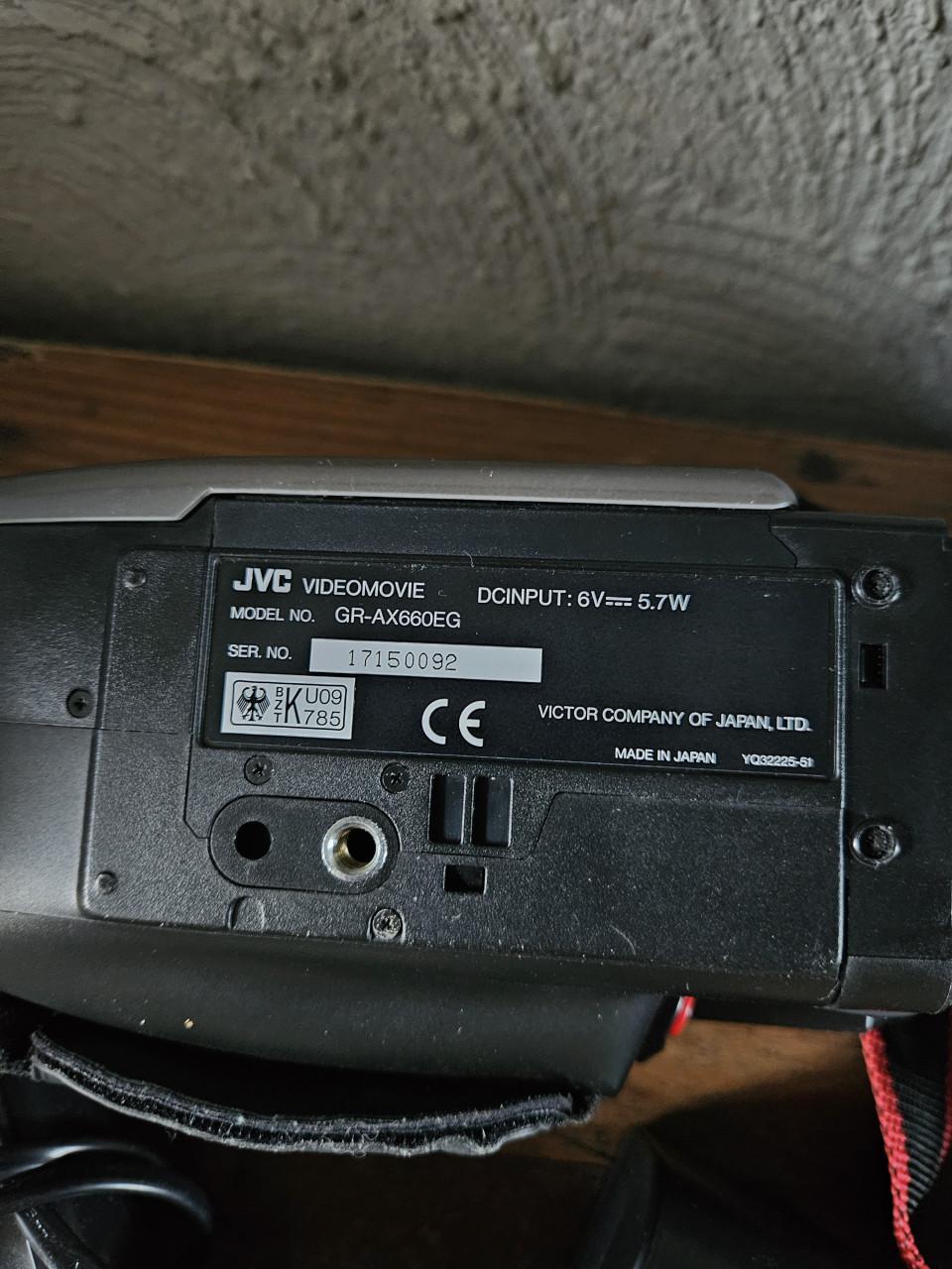 JVC Compact VHS c Videocamera GR-AX660EG met accessoires