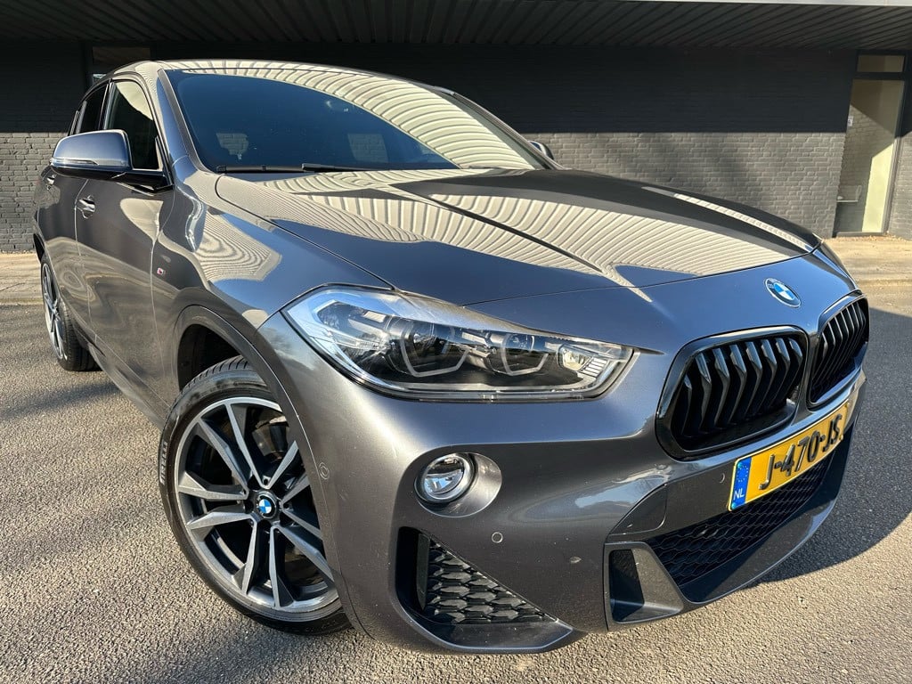 BMW X2 sdrive20i high executive // schaalstoelen // m pakket //
