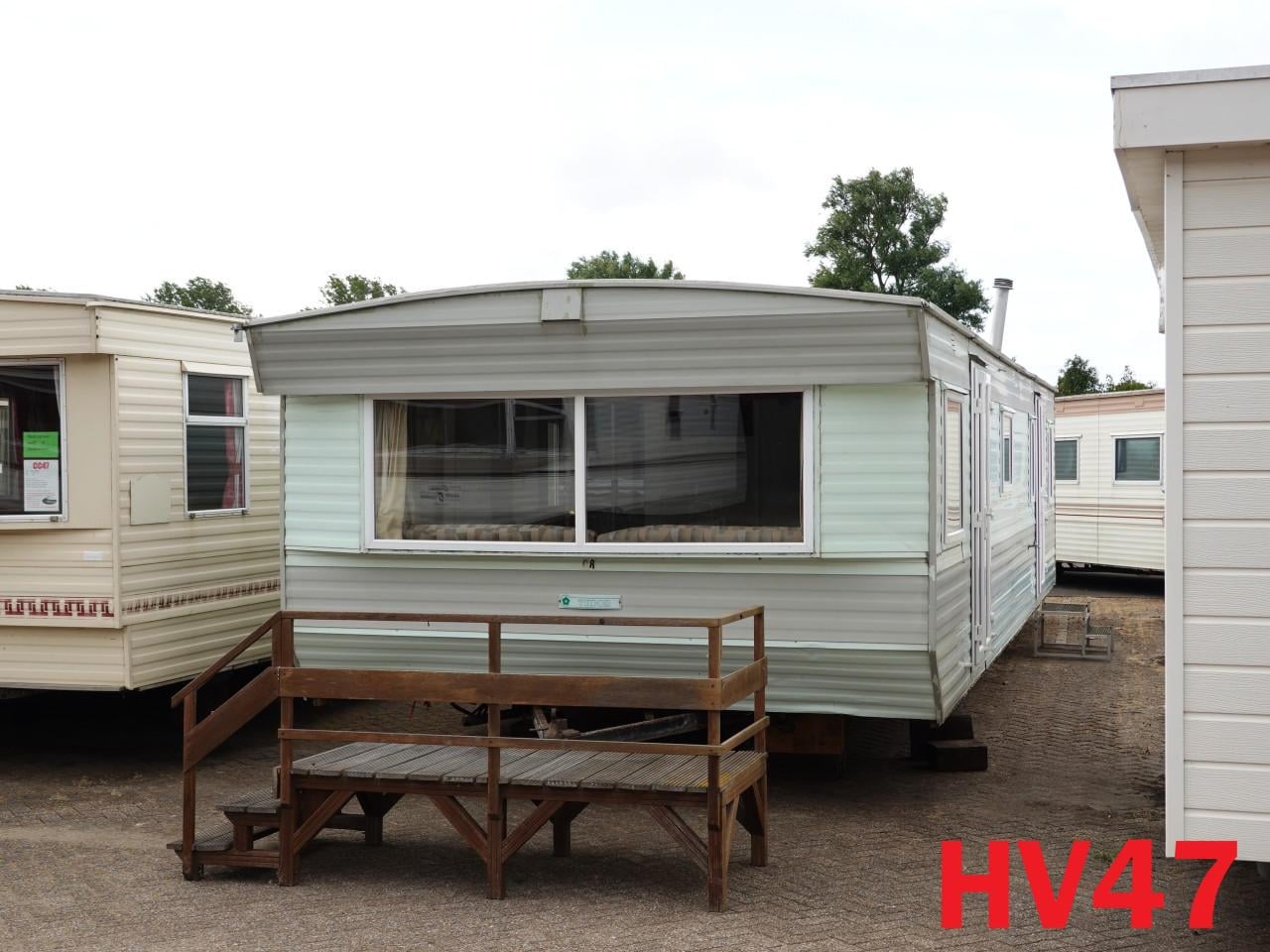 Betaalbare stacaravan met 3 slaapkamers en dubbel glas te koop