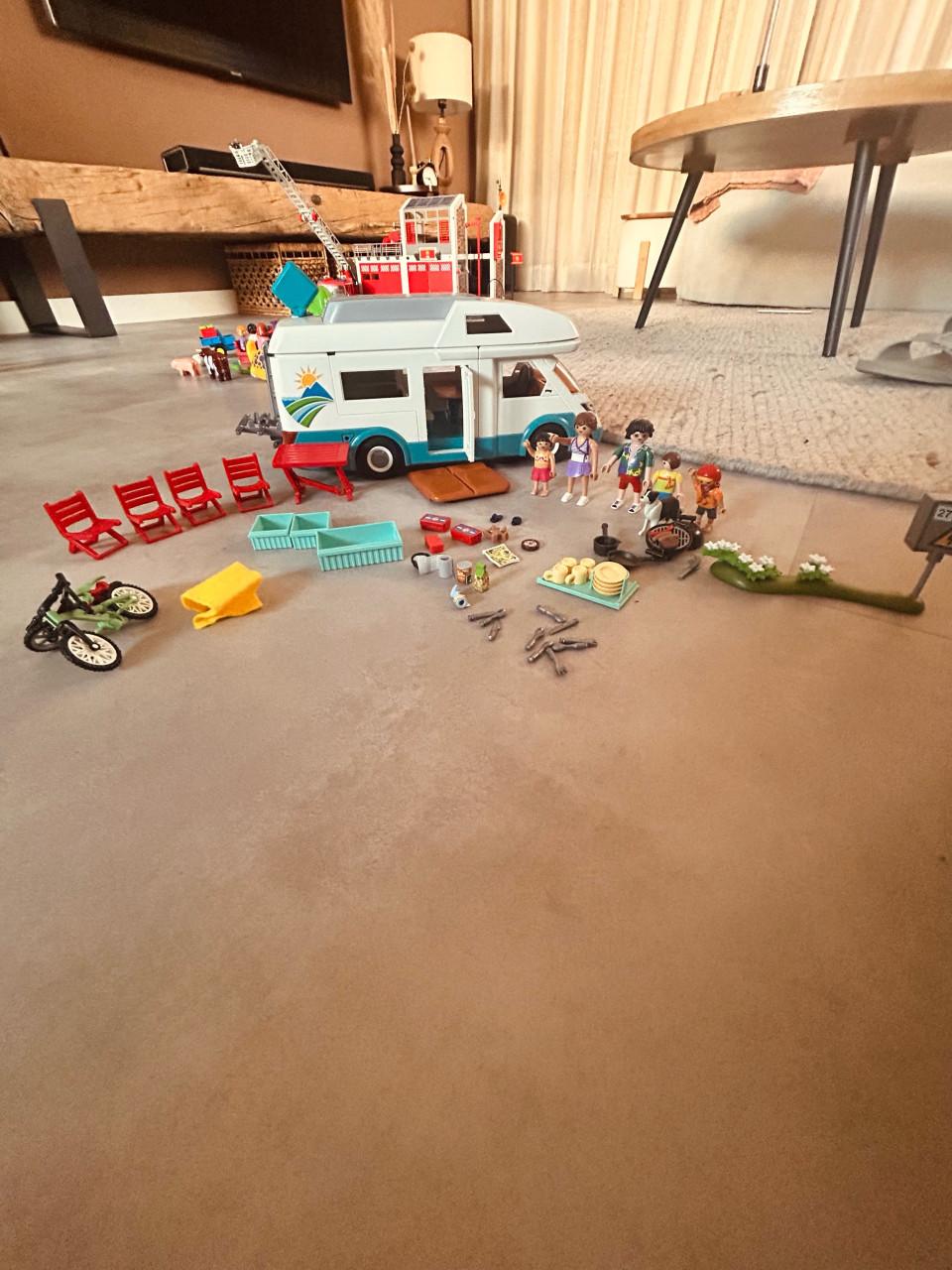 Playmobil sets: o.a. politiebureau, brandweerkazerne, vakantiecamper