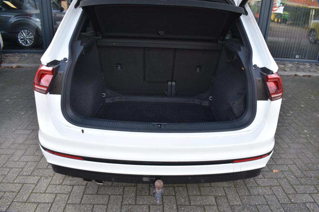 Volkswagen Tiguan 1.5 tsi act highline | r-line | black style | trekhaak | 