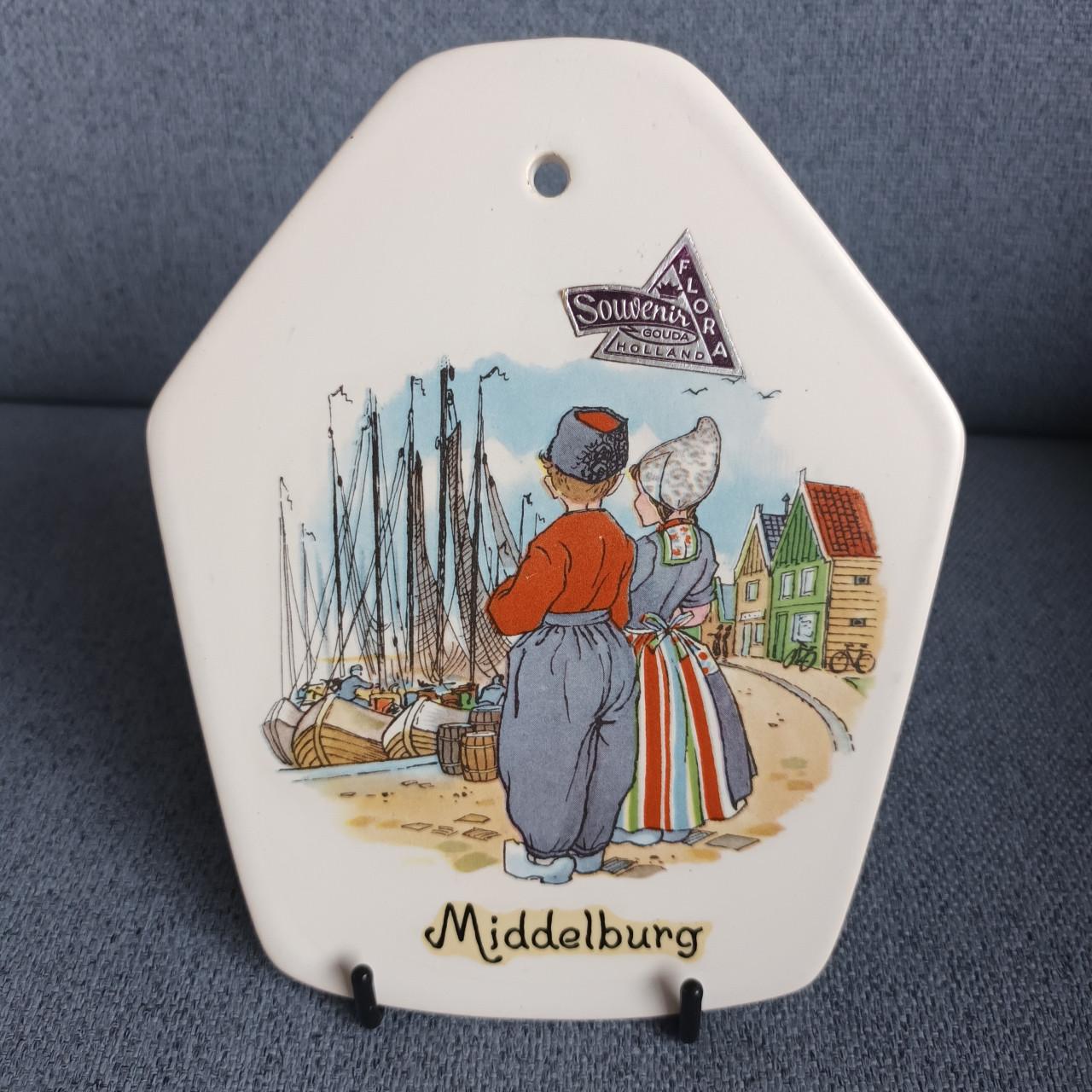 Plateelbakkerij Flora Gouda keramiek tegeltje uit de jaren 1950/1960