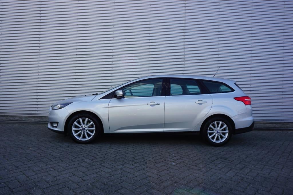 Ford Focus wagon 1.0 titanium edition climate / navi / cruise / parkeers. /