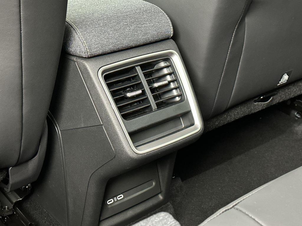 Skoda Elroq business edition tour elektromotor 210 kw / 286 pk