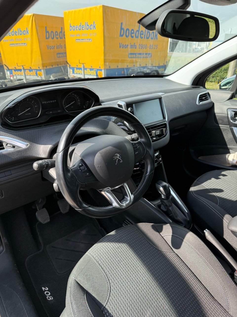 Peugeot 208 - 1.2 pure tech blue lease executive