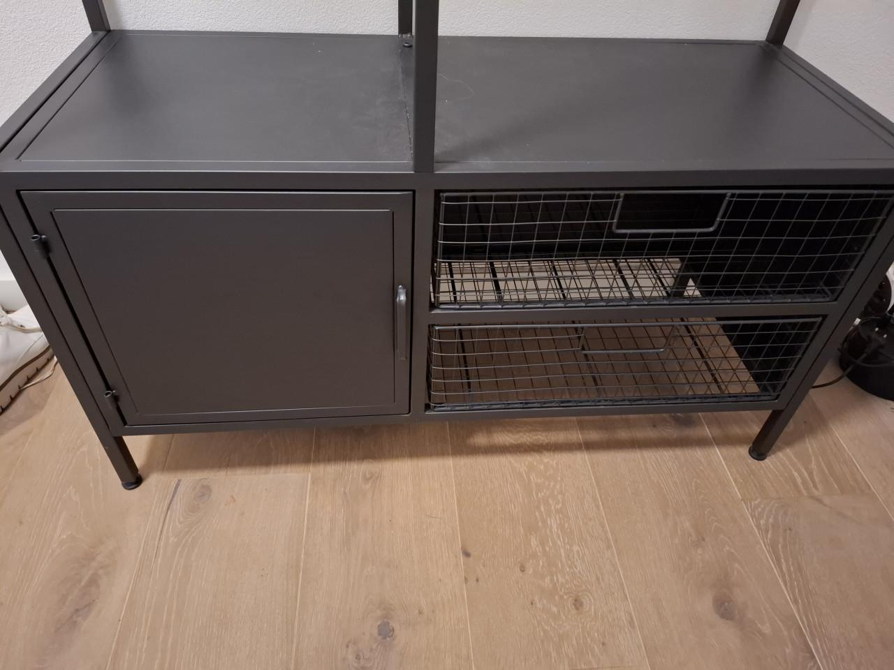 GERESERVEERD Metalen Kapstok / kledingrek