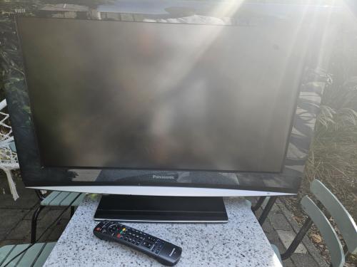 Panasonic LCD TV 32" (81 cm) TX-32LX85F