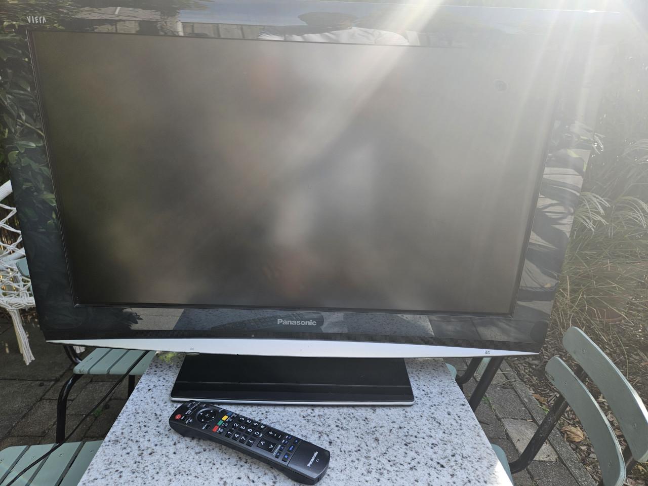 Panasonic LCD TV 32" (81 cm) TX-32LX85F