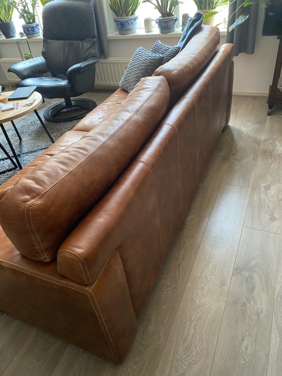 Gratis 3 zits rundlederen bank congnac kleurig 2,12 m