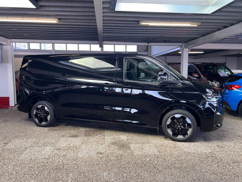 Volkswagen E-transporter 32 l2h1 bulli 64 kwh bulli 285pk, trekhaak enz..