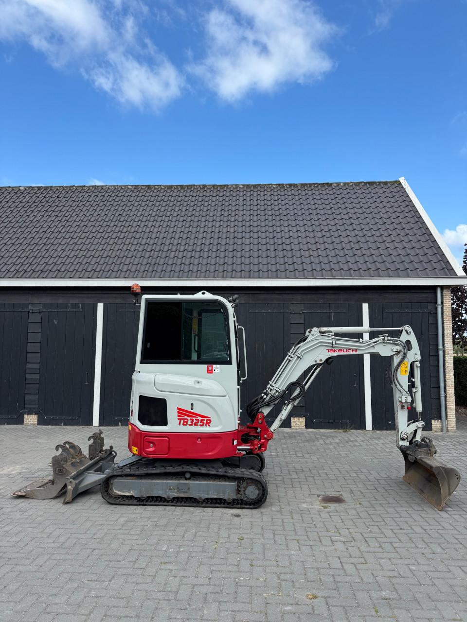 Takeuchi TB325R hele nette staat!!