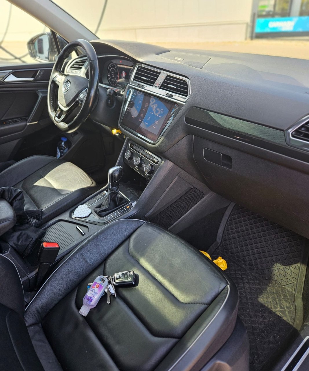 Volkswagen Tiguan 1.4 2018  zwart metallic  met alle opties