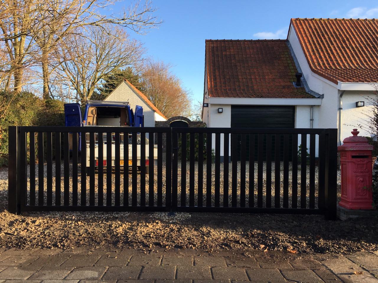 NIEUW: Direct uit voorraad leverbaar Lamellen poort 360 cm breed.