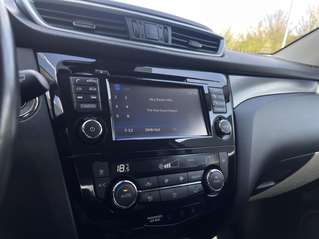 Nissan Qashqai 1.2 n-connecta design pack | panoramadak | navigatie | 360° 