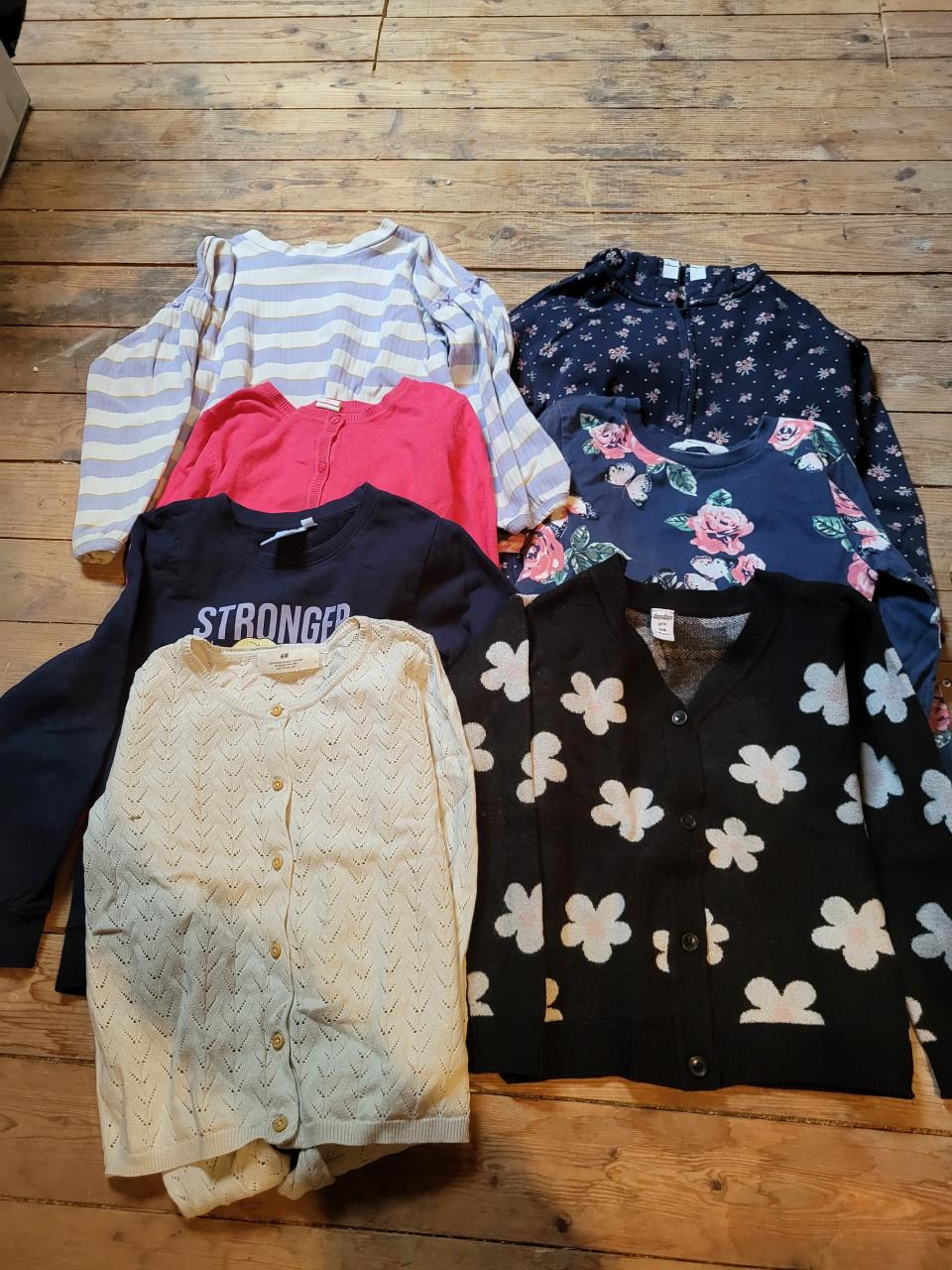 Meisjes truien/Vesten maat 122/128