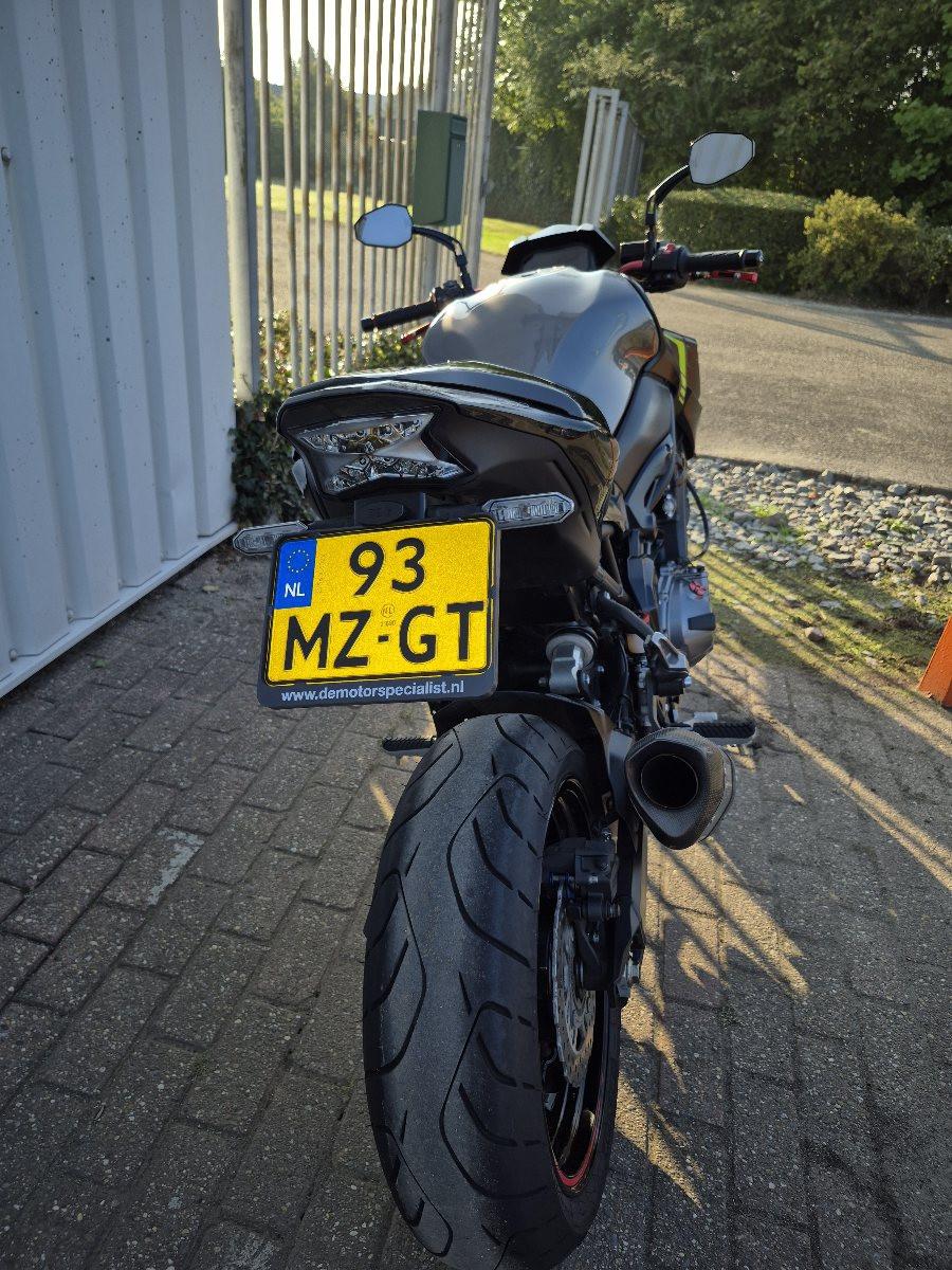 Kawasaki Z900 Akrapovic uit 2023, stoere Naked bike