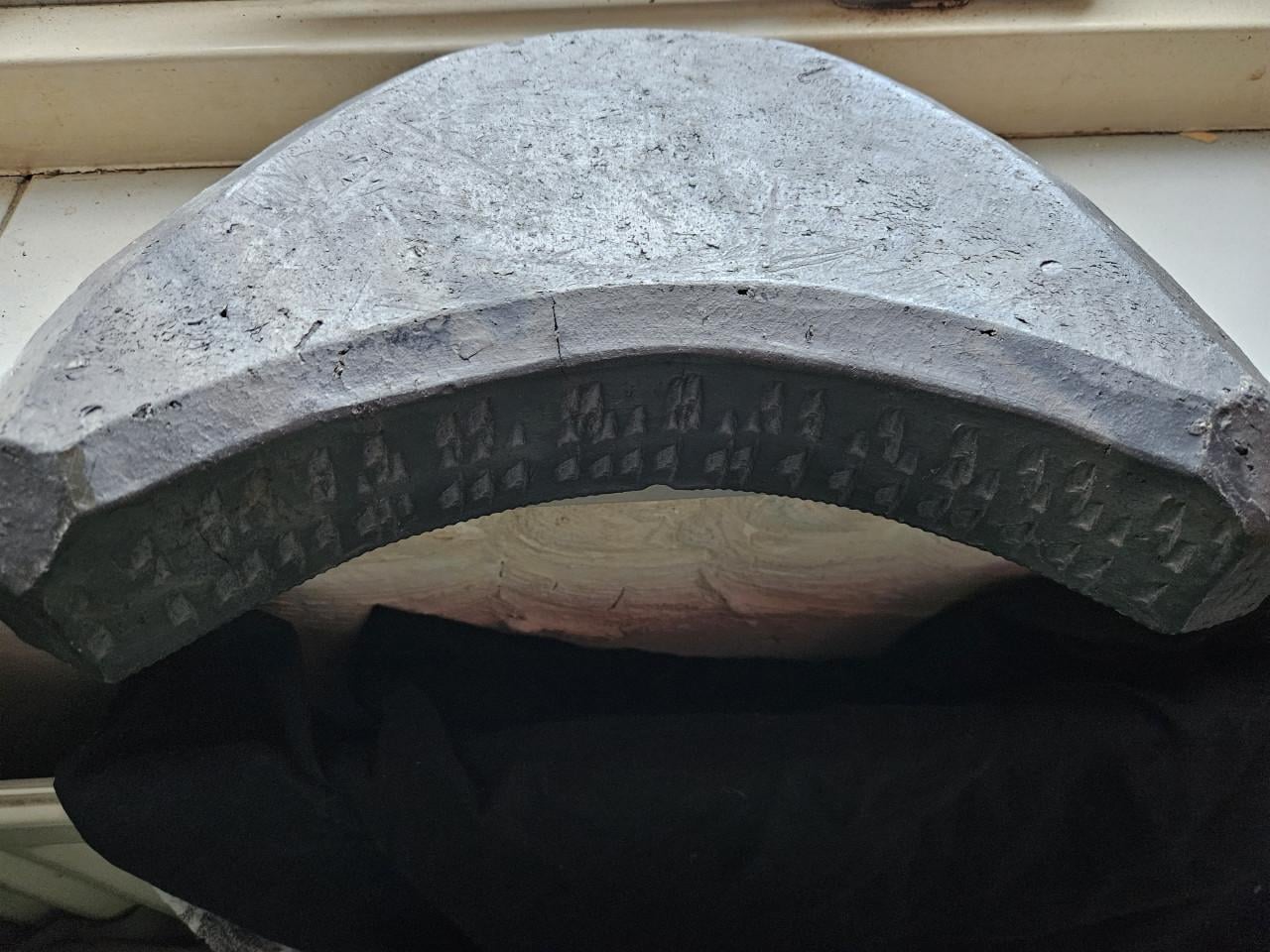 Anieke decoratieve schaal met draak reliëf, chinese daktegel