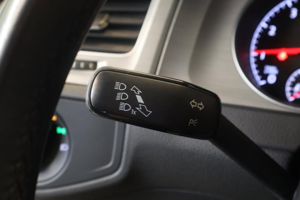 Volkswagen Golf 1.0 tsi connected series nl auto, carplay, all season bande