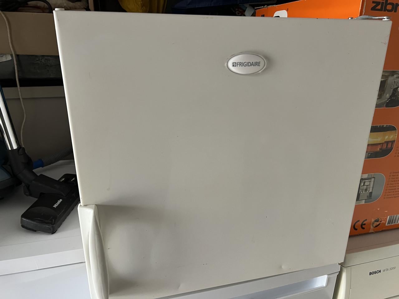 Tafelmodel /camping Vriezer 52x53 cm. 50 liter