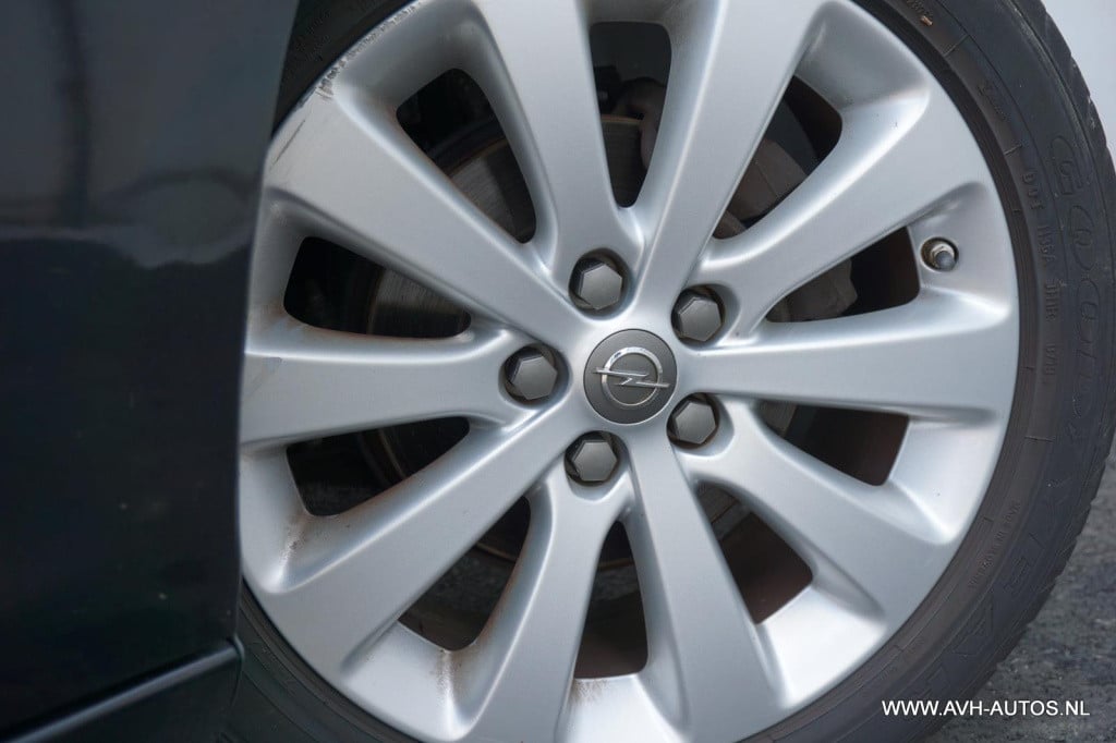 Opel Astra sports tourer 1.4 turbo sport +
