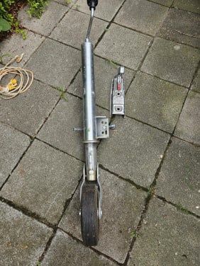 Neuswiel en trekhaak kogelkoppeling