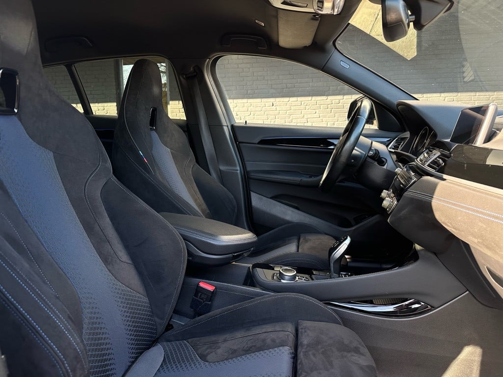 BMW X2 sdrive20i high executive // schaalstoelen // m pakket //
