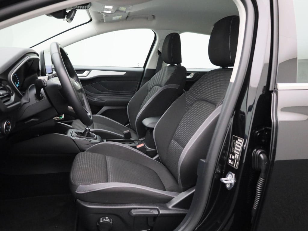 Ford Focus wagon 1.0 ecoboost hybrid trend edition business | cruise contro